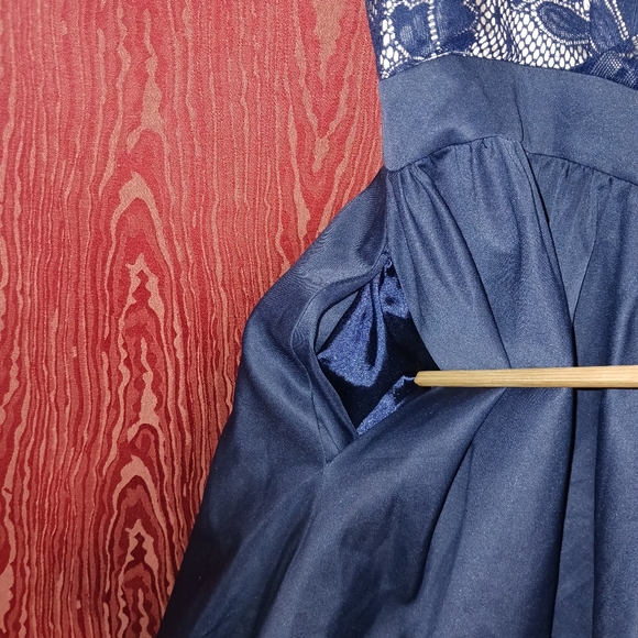 CHI CHI Navy Blue Lace Cap Sleeve Back Zip Pockets Dress Size 12 - Picture 11 of 16